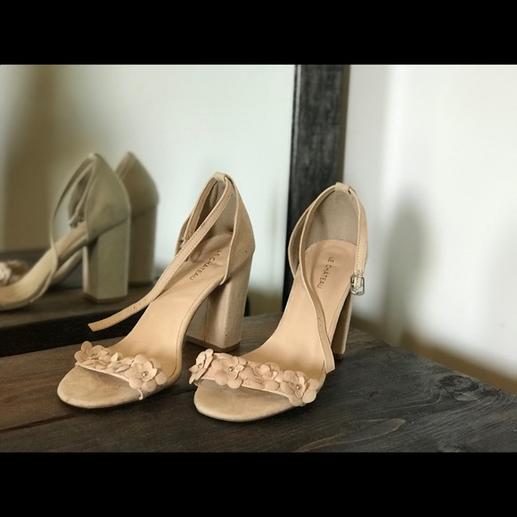 Le Chateau Pale Pink Floral Heels - Picture 4 of 4